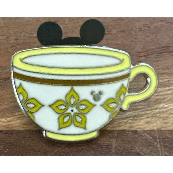 Disney Pin Mickey Trading Pin Mad Tea Party Teacup Yellow Alice in Wonderland - Picture 1 of 3